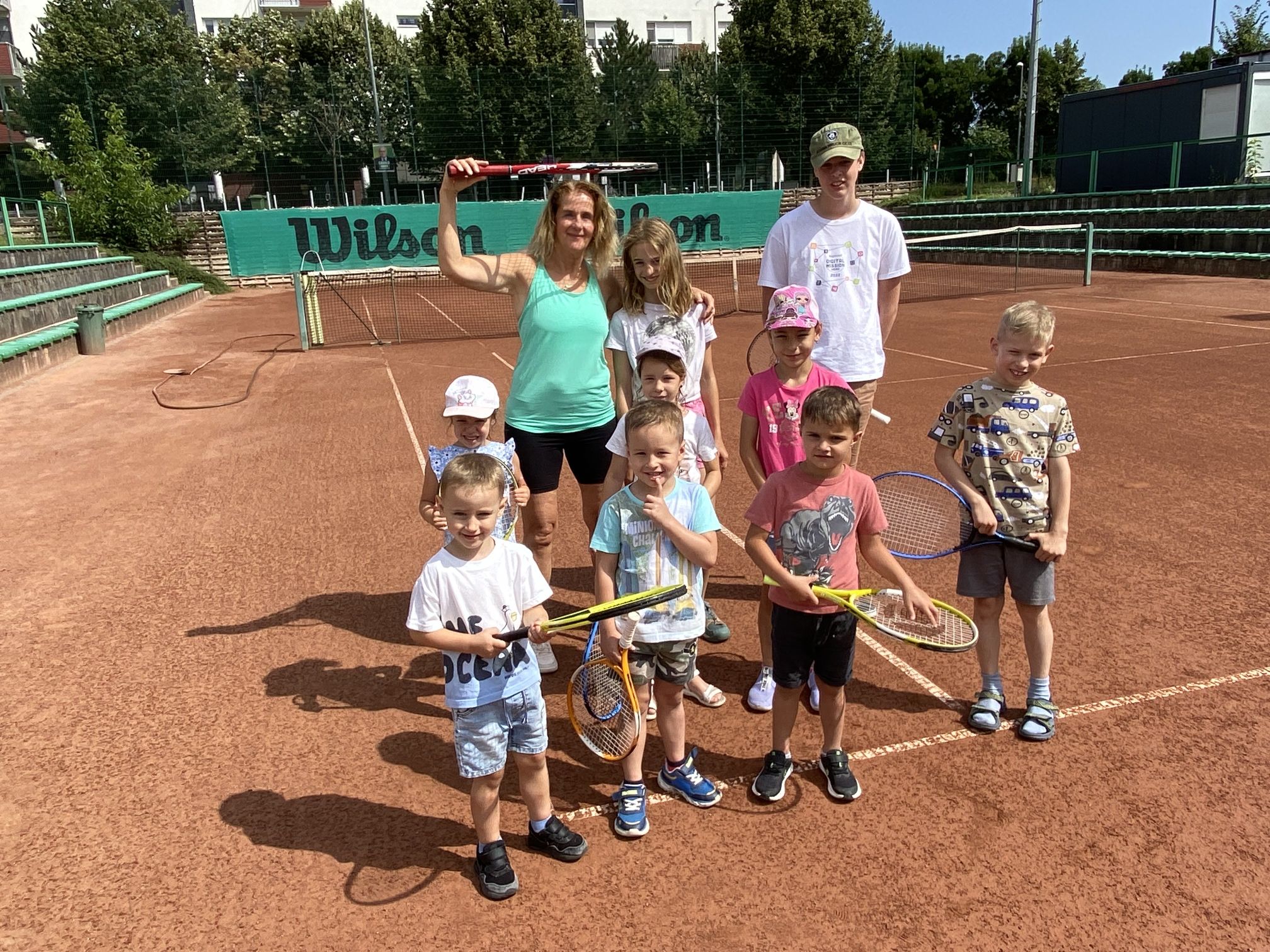 Tenisz és úszótábor SPORT11 Kamaraerdő tenisz oktatás csapat kép